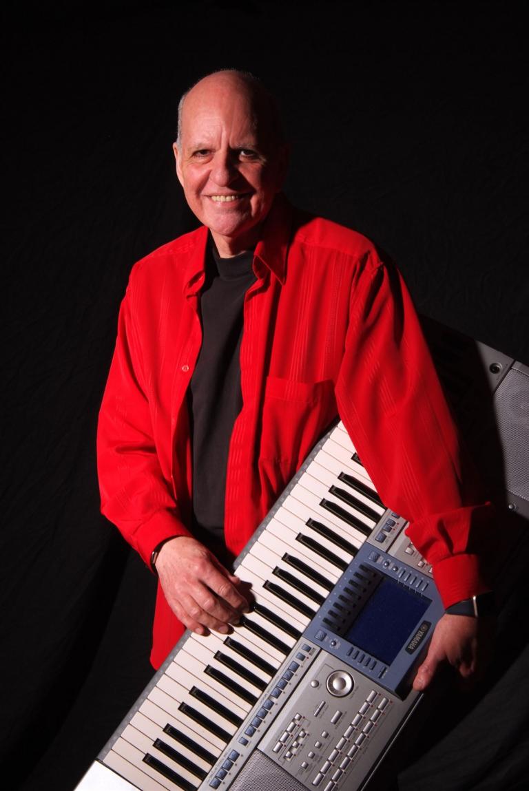 Berthold (Keyboards, Akkordeon, Gesang)